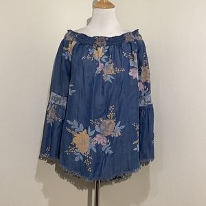 Billy T Women's Light Blue Floral Long Sleeves Top